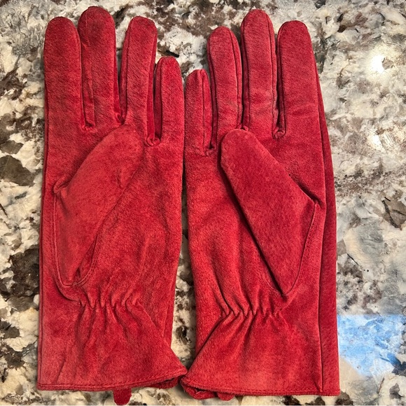 Vintage Leather Gloves - Picture 2 of 9